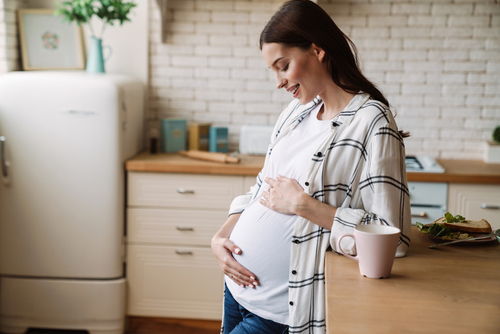Užívání CBD oleje v těhotenství může zvýšit riziko předčasného porodu nebo úmrtí plodu a nedostatečně silných kontrakcí. Je třeba příjem kanabidiolu na čas vynechat. 