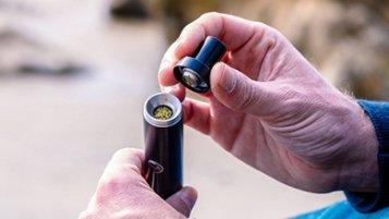 How to use a vaporizer with hemp flowers