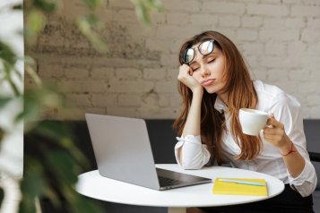 CBD na zaburzenia snu: bezsenność, zmęczenie w ciągu dnia i inne