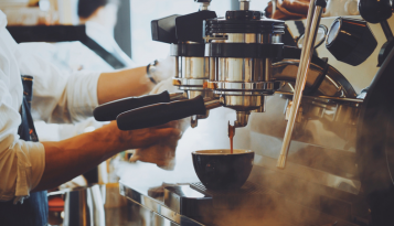 Dlaczego warto mieszać CBD z poranną kawą